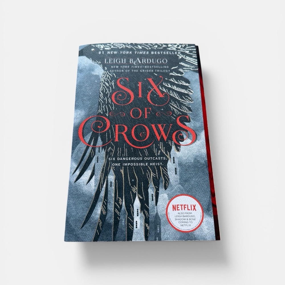 Six of Crows by Leigh Bardugo (paperback)